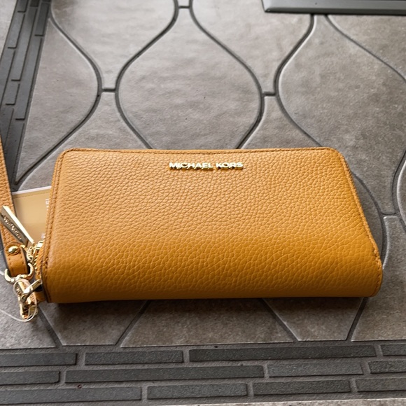 Michael Kors Jet Set Travel Lg Flat Multifunctional Phone Case-Wristlet-Wallet - Picture 3 of 16